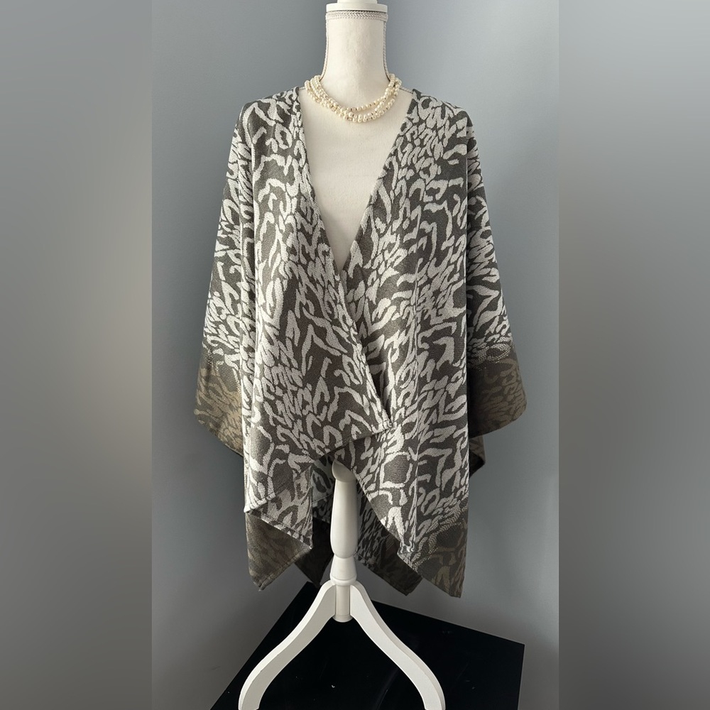 CHICOS WOMENS GREY TONAL ACRYLIC WOVEN WRAP PONCHO - FITS ALL
